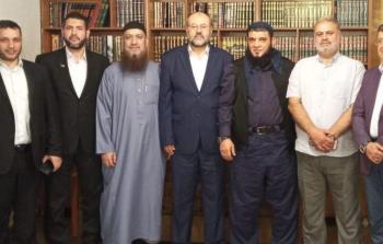 المجتمعون بعد اللقاء