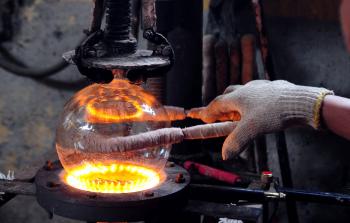 صناعة الزجاج والزخرف