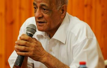 الروائي غريب عسقلاني