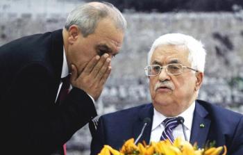 رئيس جهاز مخابرات السلطة ماجد فرج إلى جانب عباس