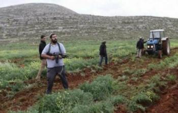 مستوطنون يمنعون المزارعين الفلسطينيين من دخول أراضيهم