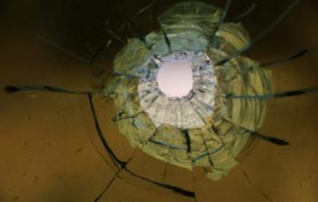 رصاصة اخترقت نافذة الشقة المستهدفة