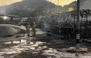 حافلات إسرائيلية محترقة تماما في صفد