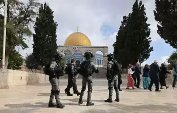 مستوطنون يقتحمون باحات الأقصى المبارك (أرشيف)