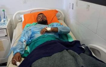 أصيب الشاب عيد النعسان بعد تعرضه لاعتداءات المستوطنين شمال رام الله مساء اليوم (مواقع التواصل)