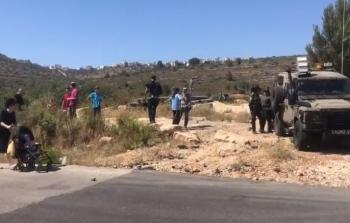تجمعات المستوطنين في الضفة بحماية قوات الاحتلال في محاولة لإنشاء بؤر استيطانية (مواقع التواصل)