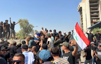 صورة حية لاقتحام مناصري التيار الصدري للبرلمان العراقي