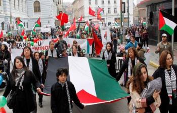 فلسطينيون خلال مسيرة في السلفادور