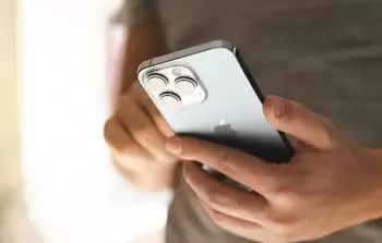 جهاز آيفون