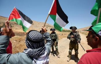 صورة ارشيفية من اعتداءات الاحتلال على مواطنين