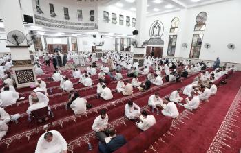 جانب من تسميع الحافظين للقرآن الكريم