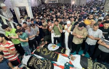 صلاة الجنازة على عدد من الشهداء في المسجد العمري بغزة