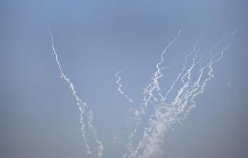 رشقات من الصواريخ استهدفت تل أبيب ومستوطنات 