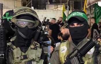 مقاومان من كتائب القسام وسرايا القدس خلال حفل تأبين شهداء جنين اليوم