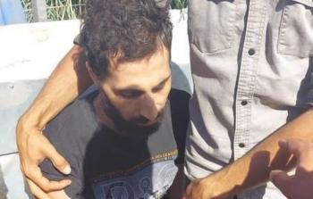 المحرر أحمد عبيد في اللحظات الأولى من الإفراج عنه فاقدا للذاكرة