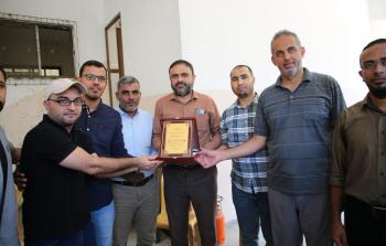 جانب من تكريم المواطن إسماعيل شملخ وطاقم صحيفة فلسطين