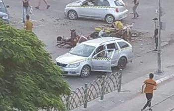 جانب من القصف الإسرائيلي الذي طال تجمعا للمواطنين قرب مفترق السامر