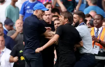 مشادة واشتباك وقع بين مدربي الفريقين