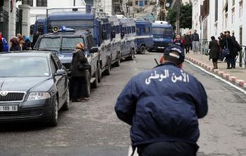 أفارقة يهاجمون عائلة جزائرية بالسيوف والمولوتوف