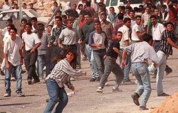 مشهد التحام جماهيري شعبي مع قوات الاحتلال في أيام هبة النفق