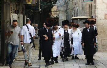 مستوطنون في طريقهم لاقتحام للمسجد الأقصى