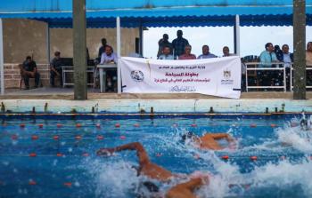 التربية والتعليم تنظم بطولة السباحة لطلبة مؤسساتها