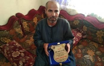 والد الطالبة أمينة عمر