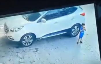 طفل ينجو من حادثة دهس محقّق.