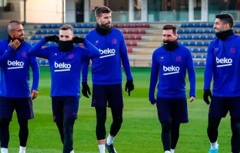 وفاة والد فيدال لاعب برشلونة السابق