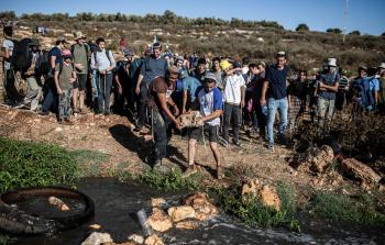 مستوطنون يستولون على أراضي الفلسطينيين في الضفة الغربية (أرشيف)