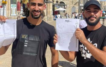 الاحتلال يسلم الشابين المقدسيين قرارات الإبعاد عن المسجد الأقصى