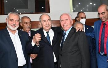 الفصائل توقع على 