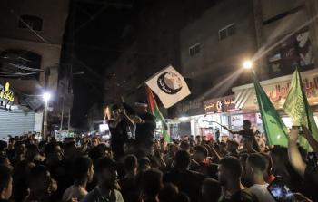 جانب من الاحتفالات الشعبية العفوية