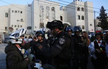 جانب من قمع الاحتلال وقفة منددة بممارساته في حي الشيخ جراح (صورة أرشيفية)