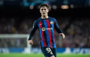 غافي لاعب برشلونة يُتوج بجائزة 