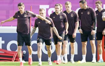 ألمانيا وإسبانيا تبدآن رحلة التعويض باختبارين في المتناول