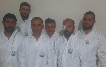 الصيادون الستة عقب الإفراج عنهم أمس