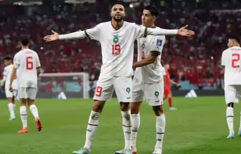 المغرب يتصدر ويتأهل لثمن نهائي كأس العالم للمرة الأولى منذ 36 عاماً