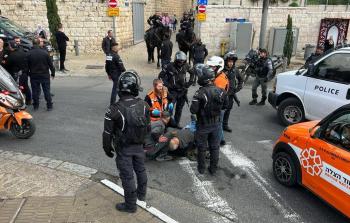 لحظة إصابة المقدسي بجلطة عقب اعتداء الاحتلال على ابنه