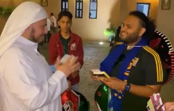 مشجعون يقبلون على التعرف على الإسلام خلال كأس العالم