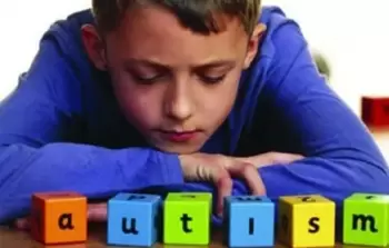 علاج جديد يحقق تحسناً طويل المدى للأطفال المصابين بالتوحد