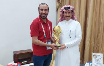 الزميل مؤمن الكحلوت برفقة سكرتير أمير قطر الخاص