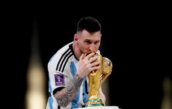 صحف العالم تشيد بالأسطورة ميسي وتواسي مبابي