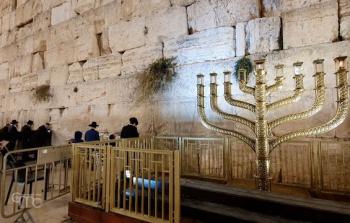 مستوطنون يدنسون حائط البراق في المسجد الأقصى