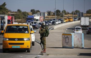 مركز الإنسان يحذر من سياسة العقاب الجماعي الذي يمارسه الاحتلال بالقدس