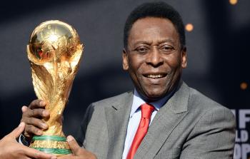 من هي الدولة التي أطلقت اسم بيليه على أحد ملاعبها؟