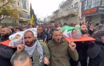 مشهد من تشييع الجماهير الفلسطينية للشهيدين عابد وحوشيه