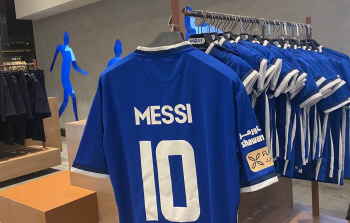 لماذا ظهر قميص ميسي في متجر نادي الهلال؟