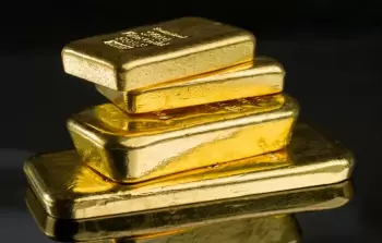 سعر الذهب يتخطى 1900 دولار بعد صدور بيانات التضخم الأميركية