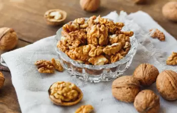 هذا ما يحدث لصحتك مع تناول حفنة من الجوز يوميًا